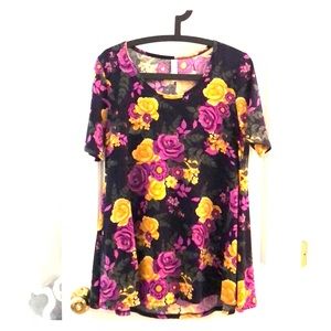 Medium Lularoe Perfect tee